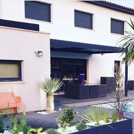 Maison De Vacances Contemporaine Avec Piscine Villa Vedene Bagian luar foto