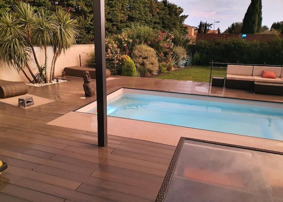 Maison De Vacances Contemporaine Avec Piscine Villa Vedene Bagian luar foto