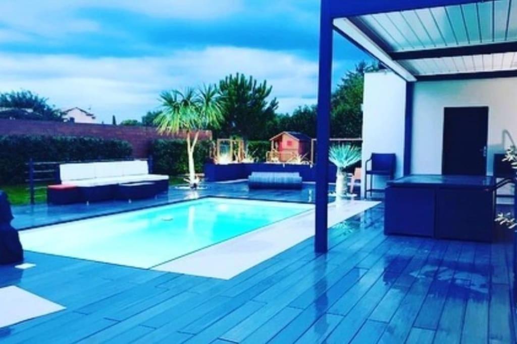 Maison De Vacances Contemporaine Avec Piscine Villa Vedene Bagian luar foto