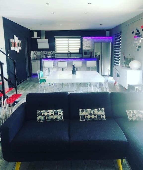 Maison De Vacances Contemporaine Avec Piscine Villa Vedene Bagian luar foto
