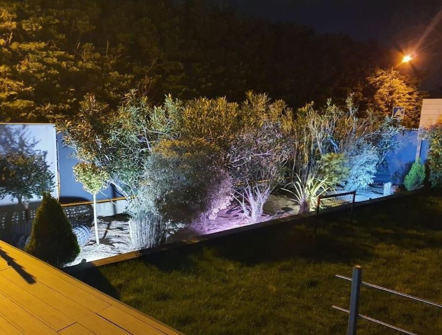 Maison De Vacances Contemporaine Avec Piscine Villa Vedene Bagian luar foto