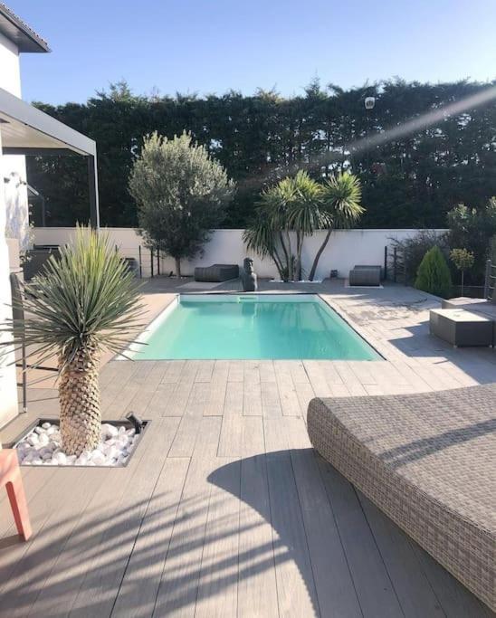 Maison De Vacances Contemporaine Avec Piscine Villa Vedene Bagian luar foto